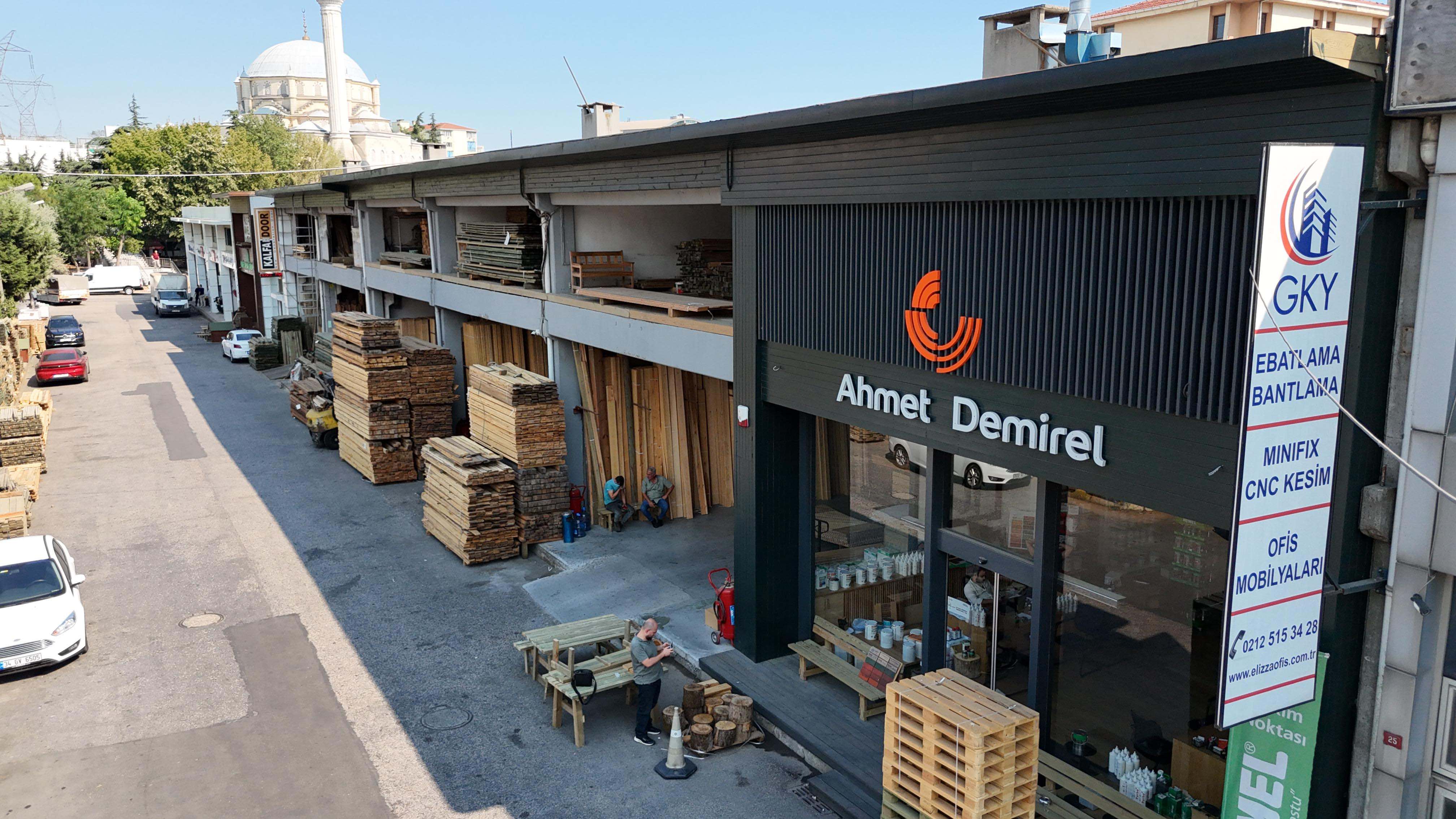 İkitelli Keresteciler Sitesi içindeki Ahmet Demirel mağaza cephesi