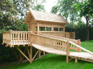 ahşap çocuk evi playpen