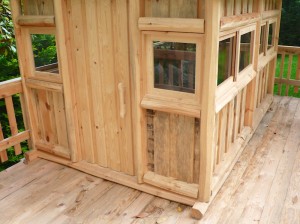 ahşap çocuk evi playpen