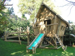 ahşap çocuk evi playpen