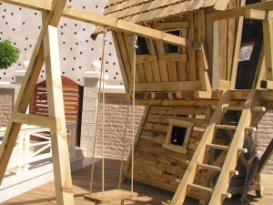 ahşap çocuk evi playpen