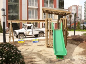 Ahşap Çocuk Parkı
