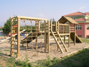 Ahşap Çocuk Parkı