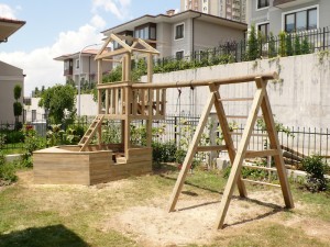 Ahşap Çocuk Parkı